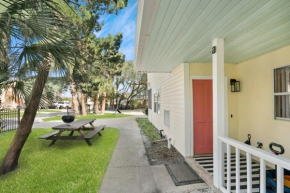 1 Block From St Aug Beach and A Street, Apt with Patio and Parking